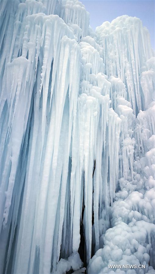 CHINA-HEBEI-SHIJIAZHUANG-FROZEN WATERFALL (CN)