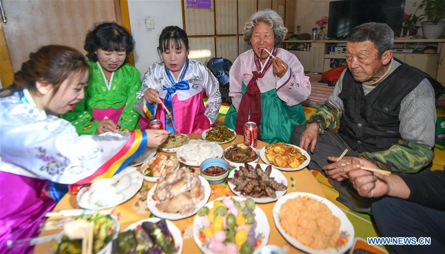 (MOMENTS FOREVER)(FESTIVECHINA)CHINA-SPRING FESTIVAL-FAMILY REUNION(CN)