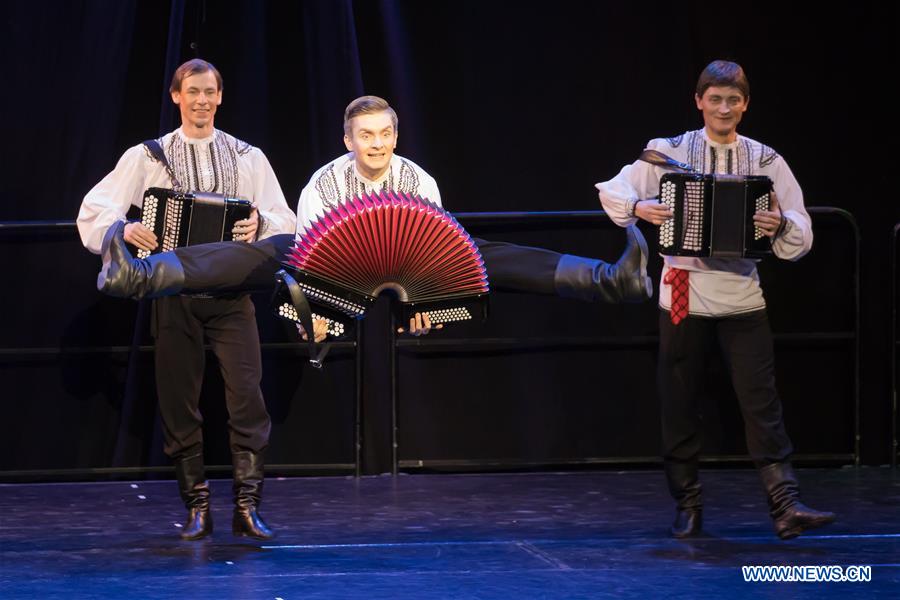 HUNGARY-BUDAPEST-RUSSIAN FOLK DANCE 