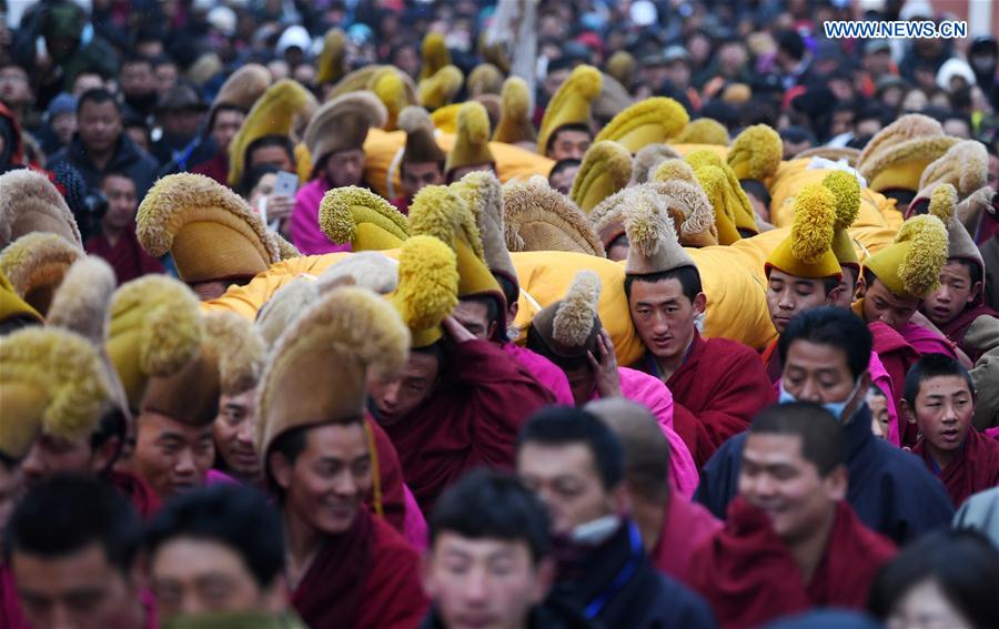 CHINA-GANSU-LABRANG MONASTERY-SUNNING OF THE BUDDHA CEREMONY (CN)