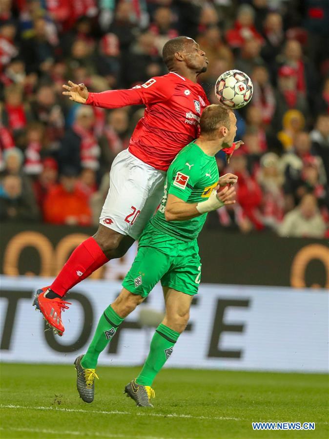 (SP)GERMANY-MAINZ-SOCCER-BUNDESLIGA-MAINZ VS MOENCHENGLADBACH