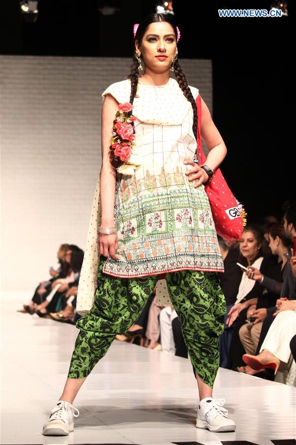 PAKISTAN-KARACHI-FASHIOIN WEEK