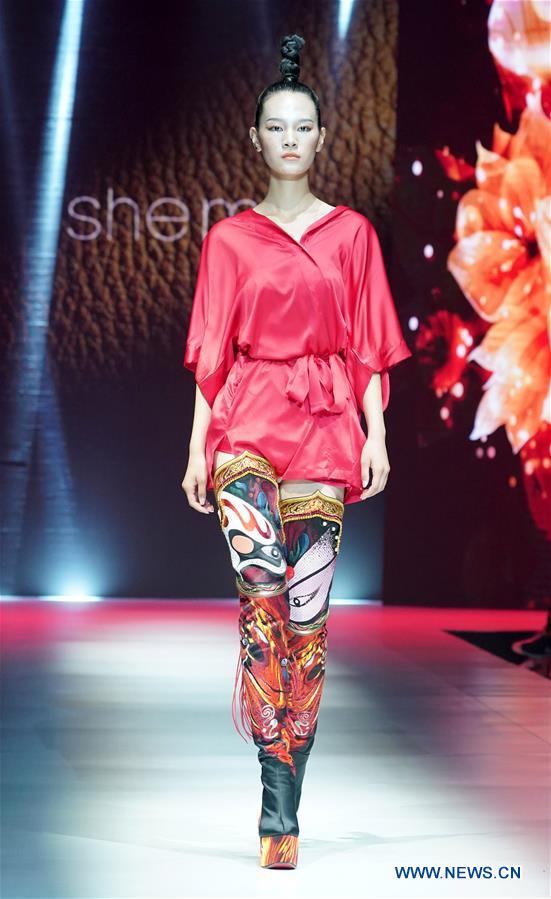 CHINA-CHENGDU-COLLEGE-FASHION WEEK (CN)