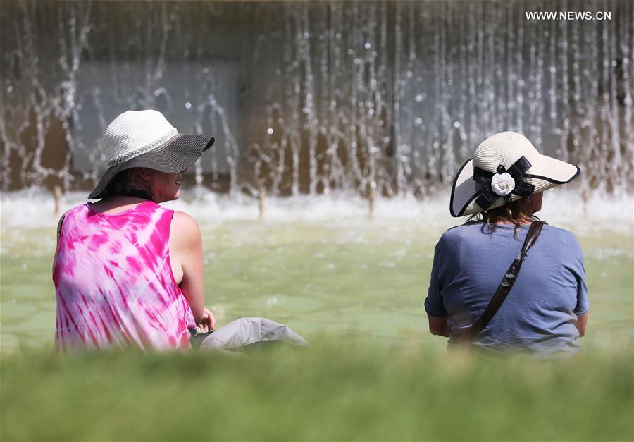 FRANCE-PARIS-HEAT WAVE