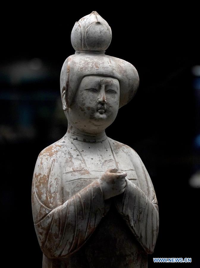 CHINA-SHAANXI-XI'AN-MAID FIGURES-HAIRSTYLE (CN)