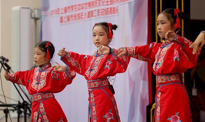 Young people experience intangible cultural heritages in Shanghai