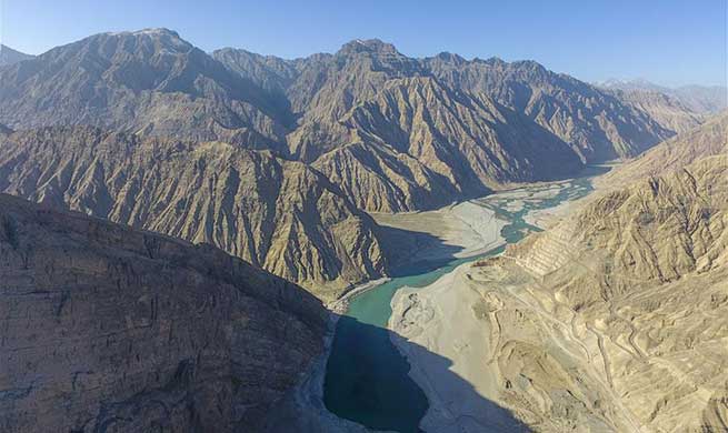 Hydro dam of Aratax water conservation project starts to impound water of Yarkant River in Xinjiang