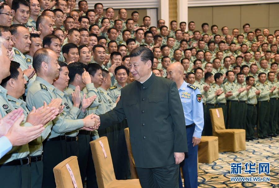 6月22日，正在山西省考察工作的中共中央总书记、国家主席、中央军委主席习近平在太原接见驻晋部队师以上领导干部和建制团单位主官。新华社记者 琚振华 摄