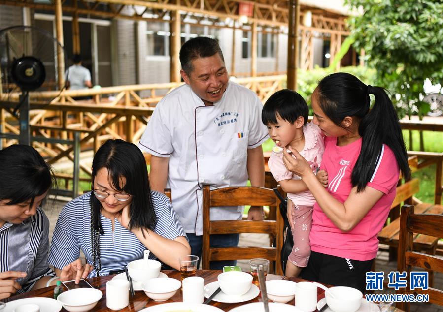 （新华全媒头条·图文互动）（4）粤菜师傅工程：扶贫和乡村振兴的“风味之路”