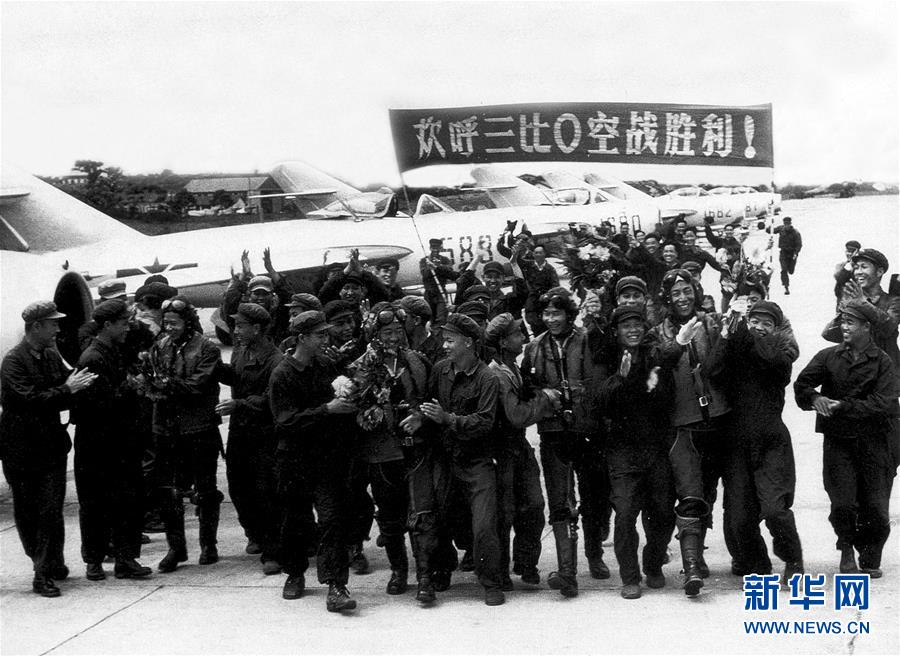 （新华全媒头条·人民空军70年·图文互动）（4）阳光照耀奋飞的航程——党中央、中央军委和习主席关心人民空军建设发展纪实