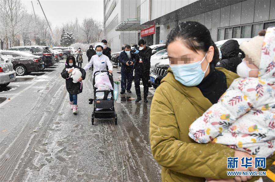 （聚焦疫情防控·图文互动）（4）“等奇奇长大了，一定带她再来北京”——北京9个月患儿出院记