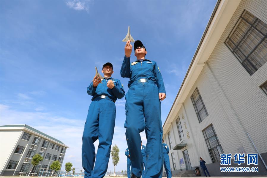 （图文互动）（3）5290小时！中国空军歼击机飞行纪录保持者光荣停飞