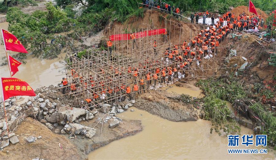 （防汛抗洪·图文互动）（10）洪水不退，子弟兵誓死不退——解放军和武警部队官兵参与洪涝灾害抢险救援记事