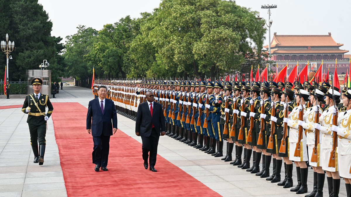 习近平同几内亚比绍总统恩巴洛会谈