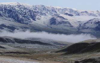 祁连山九月迎秋雪 雪山雾?；杂陈躺菰? />  
<div>祁连山九月迎秋雪 雪山雾?；杂陈躺菰?/div>
</a> 
</div>
<div class=