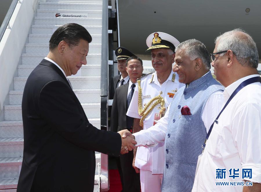 10月15日，国家主席习近平抵达印度果阿，应印度总理莫迪邀请，出席金砖国家领导人第八次会晤。 新华社记者兰红光摄 