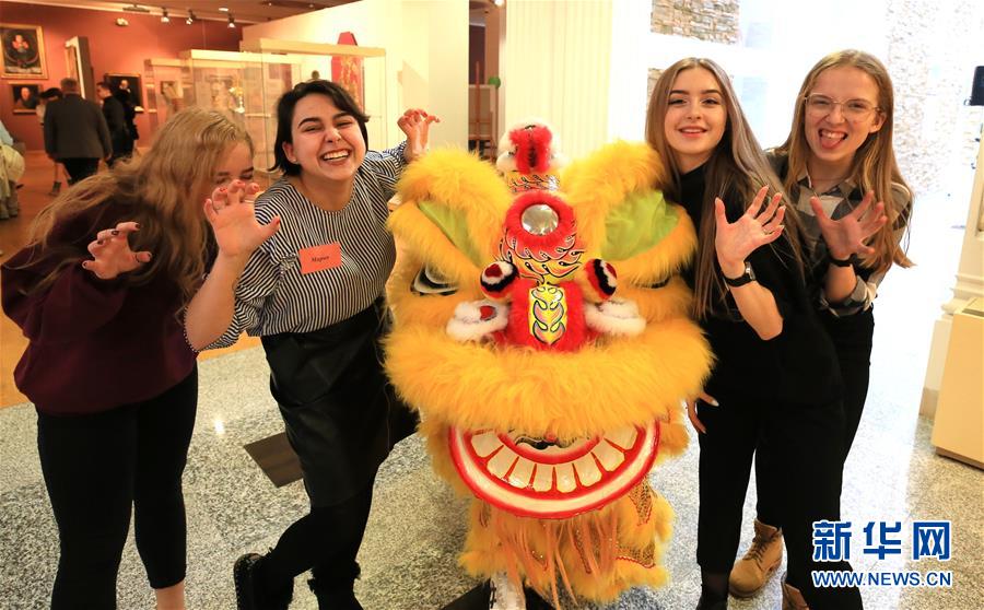 （国际·图文互动）（5）白俄罗斯国家美术馆里的中国年