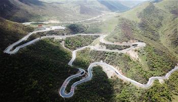 分水岭上“山路十八弯”